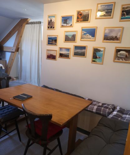 table pour jouer aux cartes